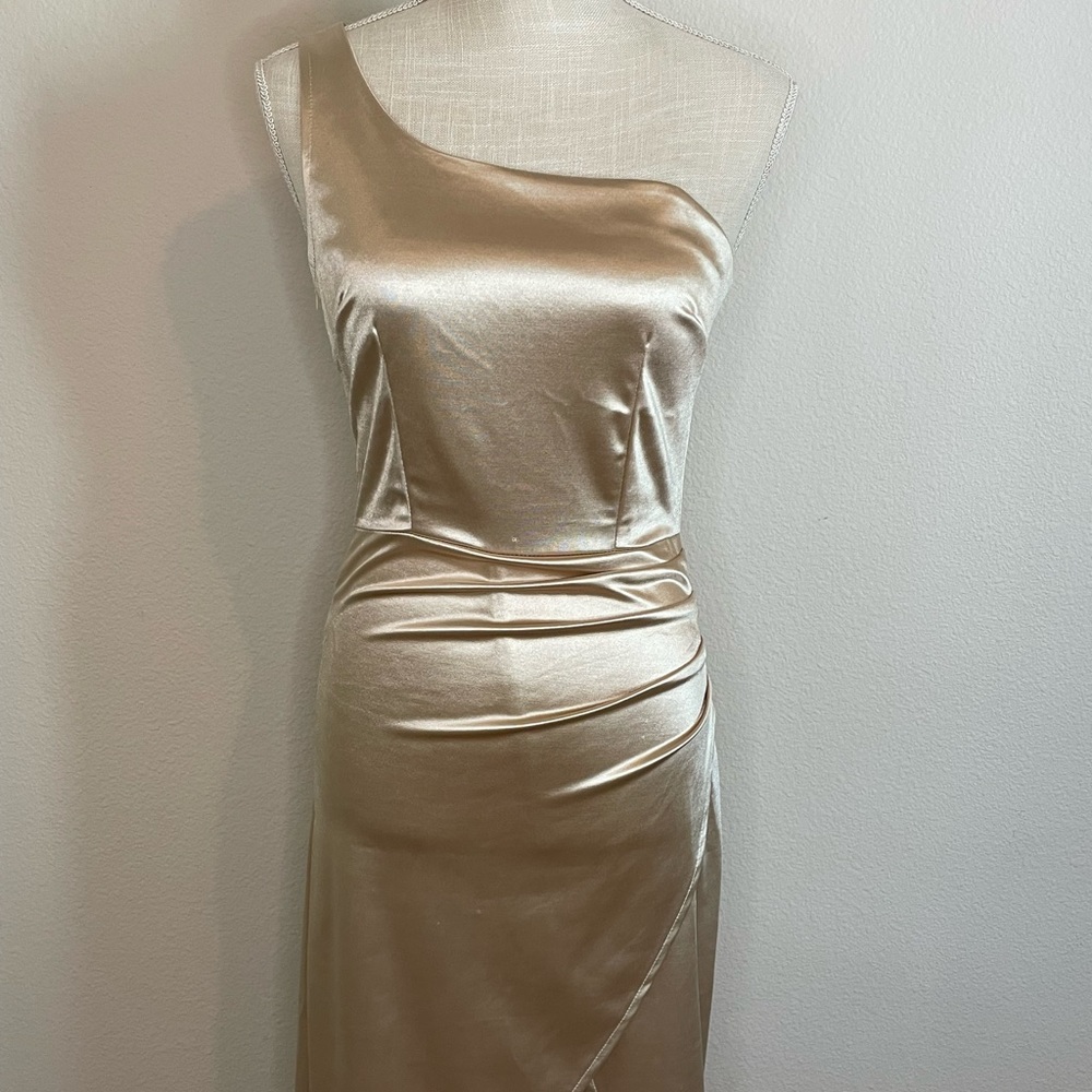 SILKY GOLD ONE SHOULDER MIDI DRESS